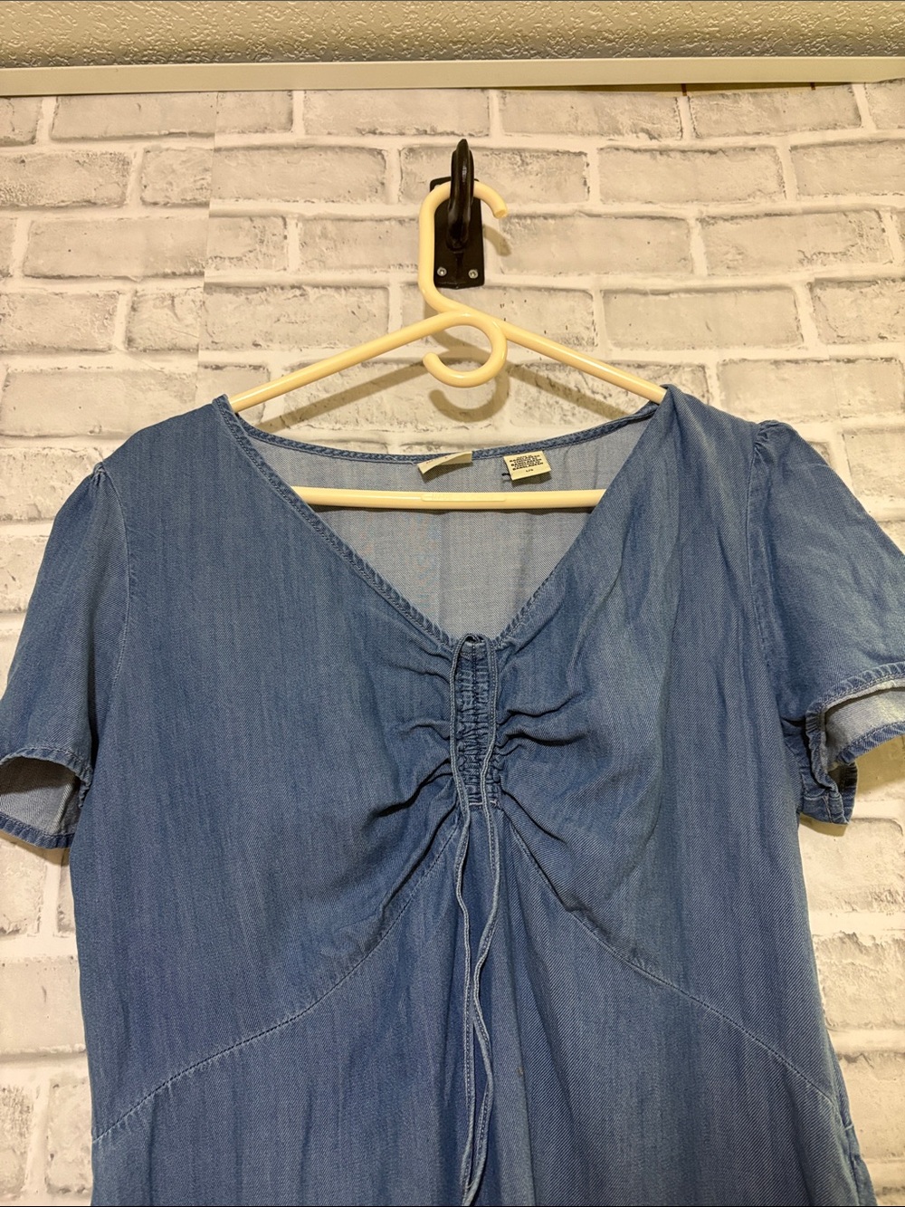 Levi's Light Blue Denim Drawstring Dress, size large - Picture 3 of 10